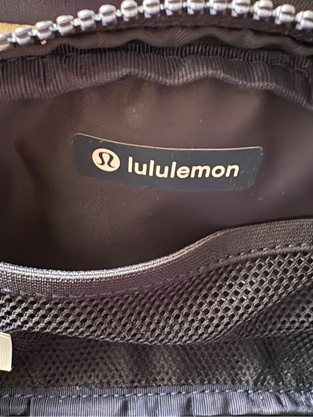 Lululemon mini navy crossbody/fanny pack - Picture 3 of 3